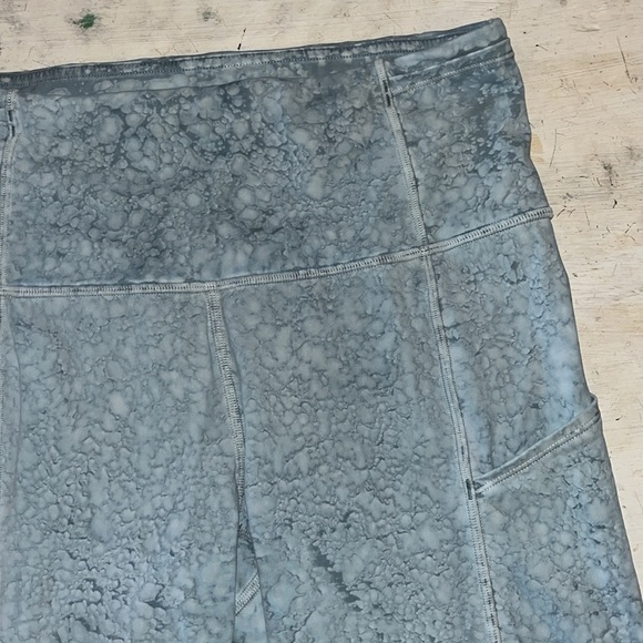 Lululemon Fast and Free Short 10" City Grit White Blue Fog | size 6 - Picture 2 of 10